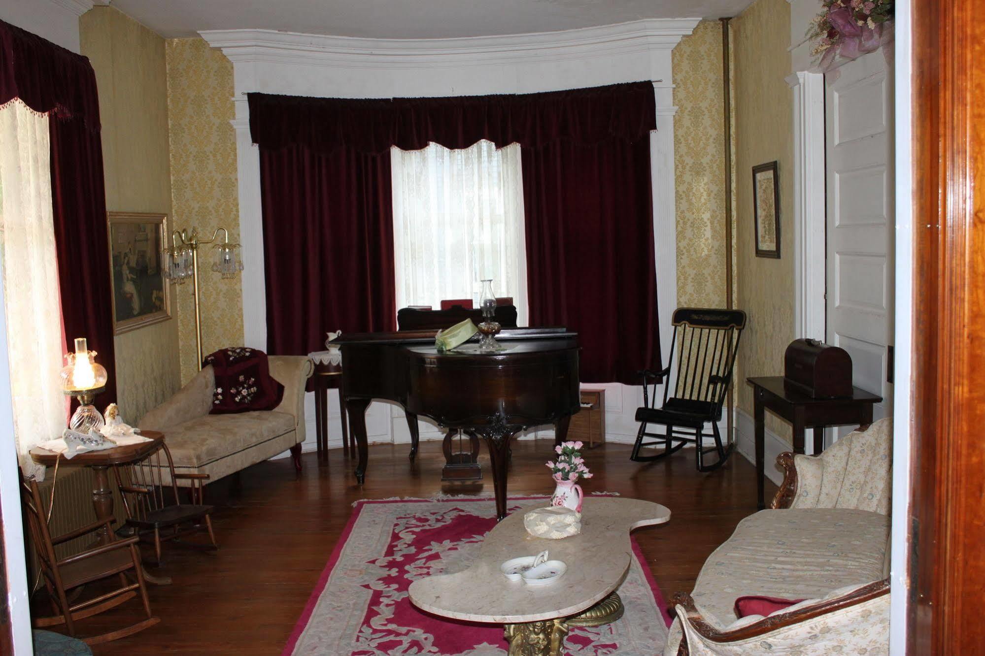 Victorian Charm Inn Towanda Eksteriør billede